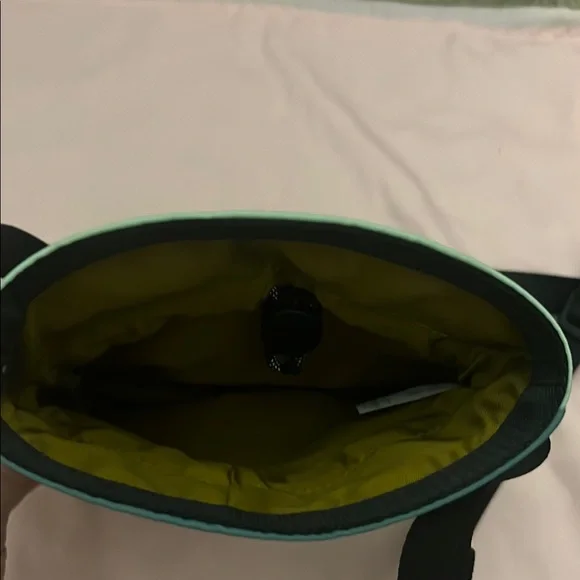 lululemon athletica Green and Olive Satchel water bottle crossbody - Picture 4 of 6
